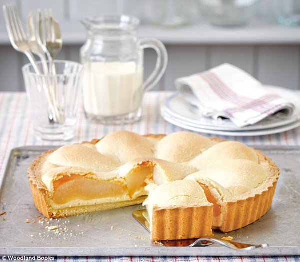 Pear and lemon curd tart