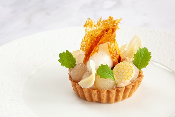 Pear and manuka honey tart