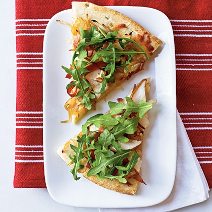 Pear and prosciutto pizza
