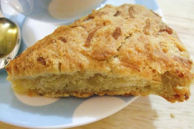 Pear, apple & cheddar scones
