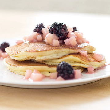 Pear-blackberry pancake topping