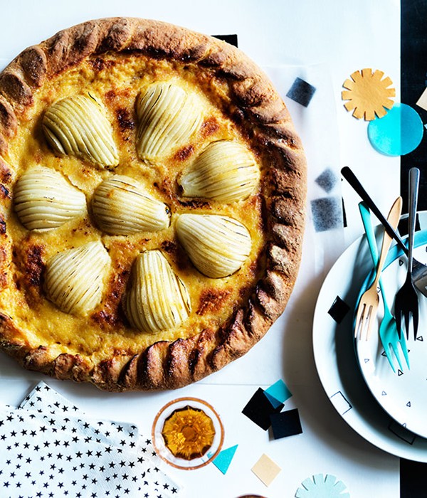 Pear brioche tart with maple custard cream