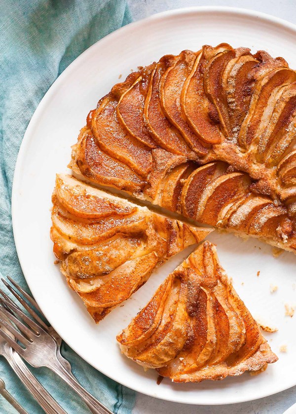 Pear cake with cinnamon sugar