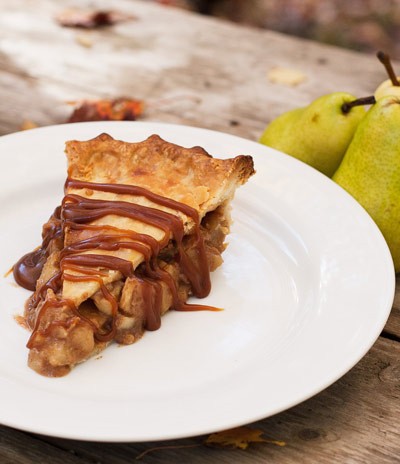 Pear-caramel pie