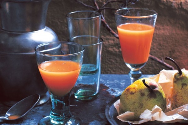 Pear, carrot & wheatgerm smoothie