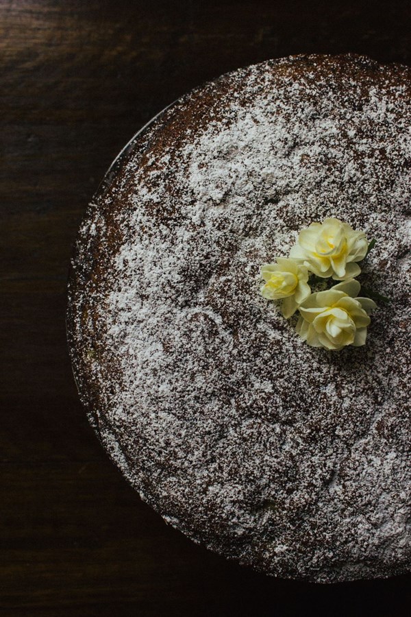 Pear, chocolate and pistachio cake