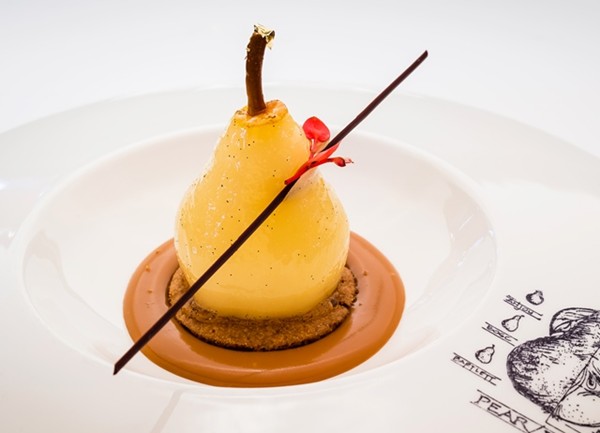 Pear, cinnamon biscuit, caramel and vanilla ice cream