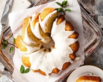 Pear-crème fraîche pound cake [vanilla-crème fraîche glaze]