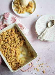 Pear crumble