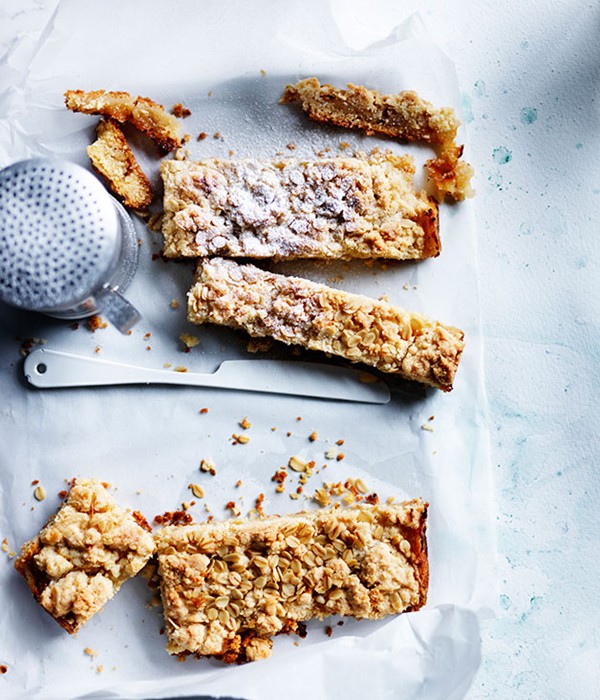 Pear crumble slice