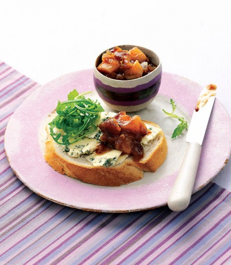Pear, date and cinnamon chutney
