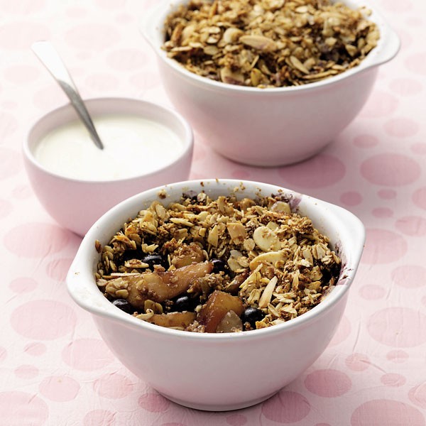 Pear, fig and blueberry oaty crumble
