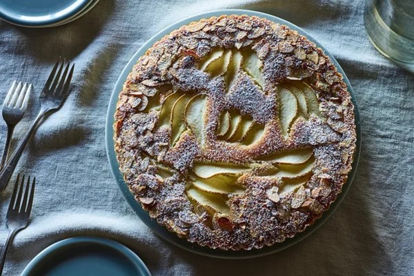 Pear financier torte