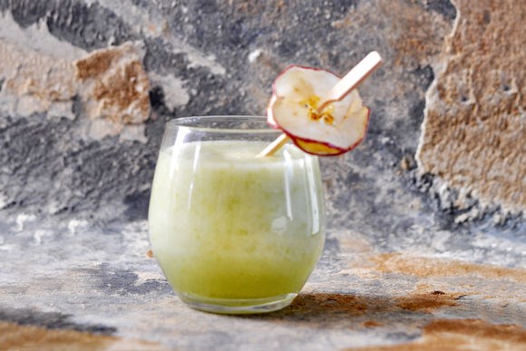 Pear, ginger, honey and verjuice mocktail