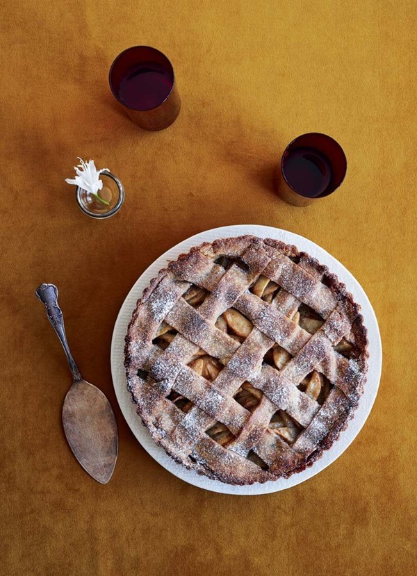 Pear gingerbread tart