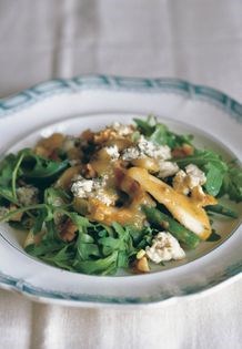 Pear, green beans, blue cheese and walnuts with green peppercorn dressing