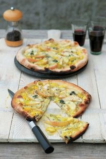 Pear, leek and blue cheese pizza