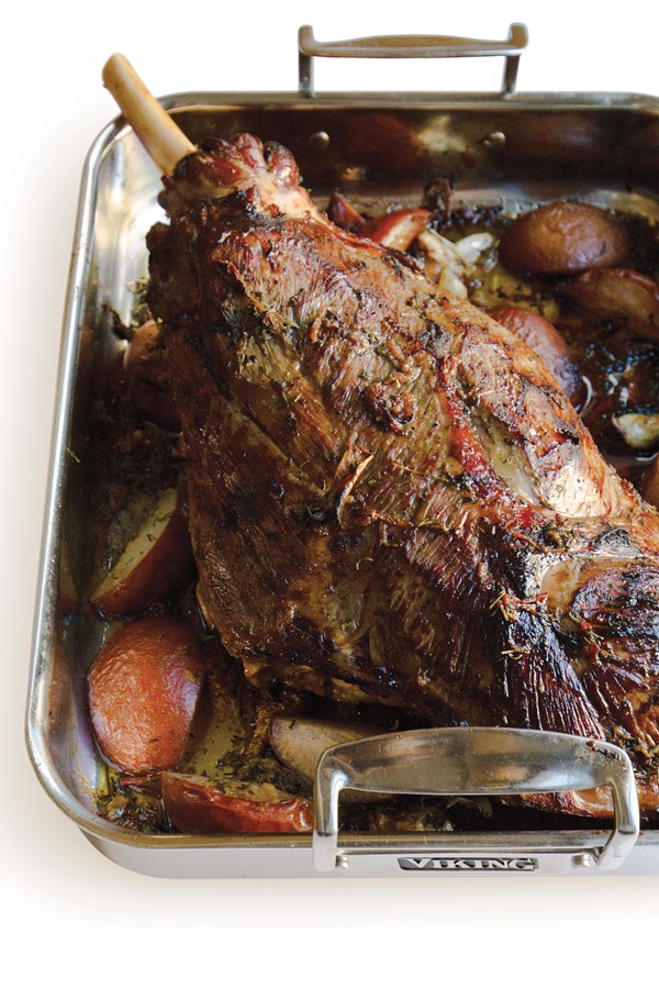 Pear-marinated roast leg of lamb