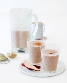 Pear, oat, cinnamon, and ginger shakes