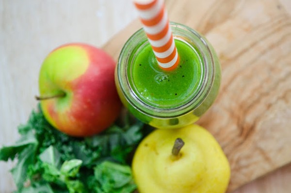 Pear, passion fruit and kale smoothie