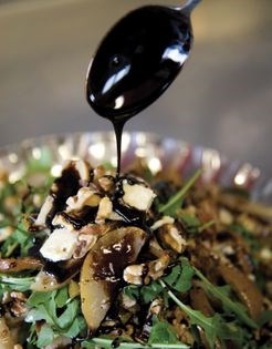 Pear, pecan & blue cheese salad