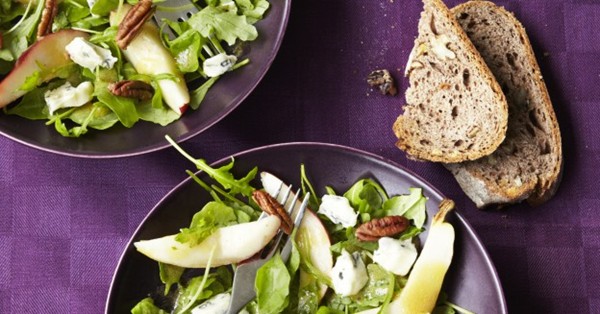 Pear, pecan and Dolcelatte salad