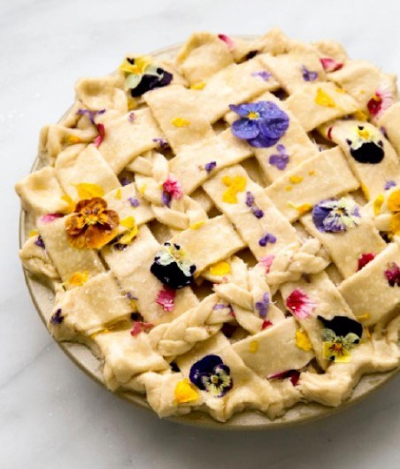 Pear pie with pressed-flower crust 