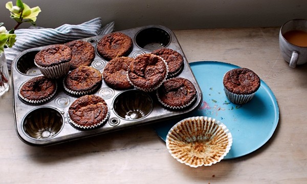 Pear, poppy-seed and chia porridge muffins