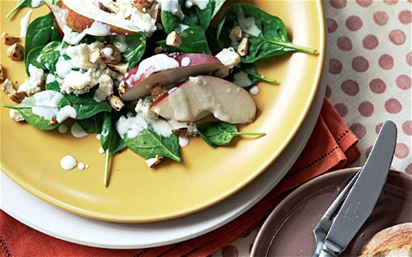 Pear, spinach and Beenleigh blue salad with cobnuts and buttermilk dressing