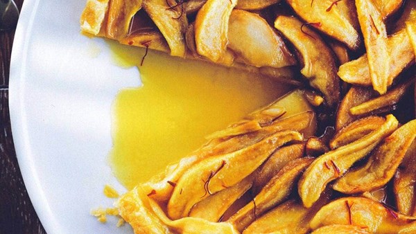 Pear tart with Galliano and saffron