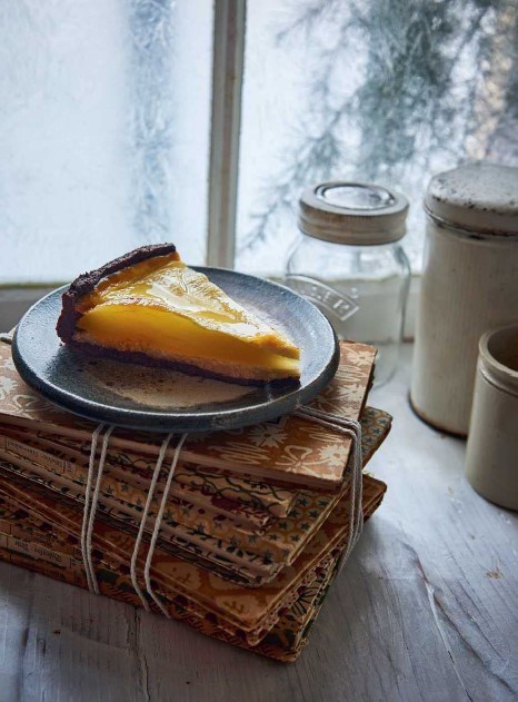 Pear tart with sour cream (Birnen-kuchen mit guss)