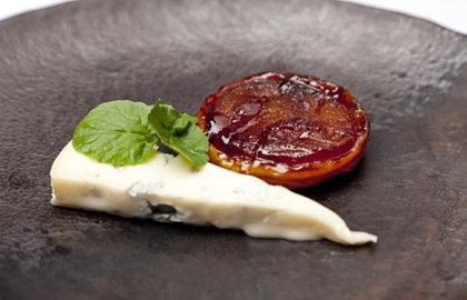 Pear tarte Tatin with Gorgonzola