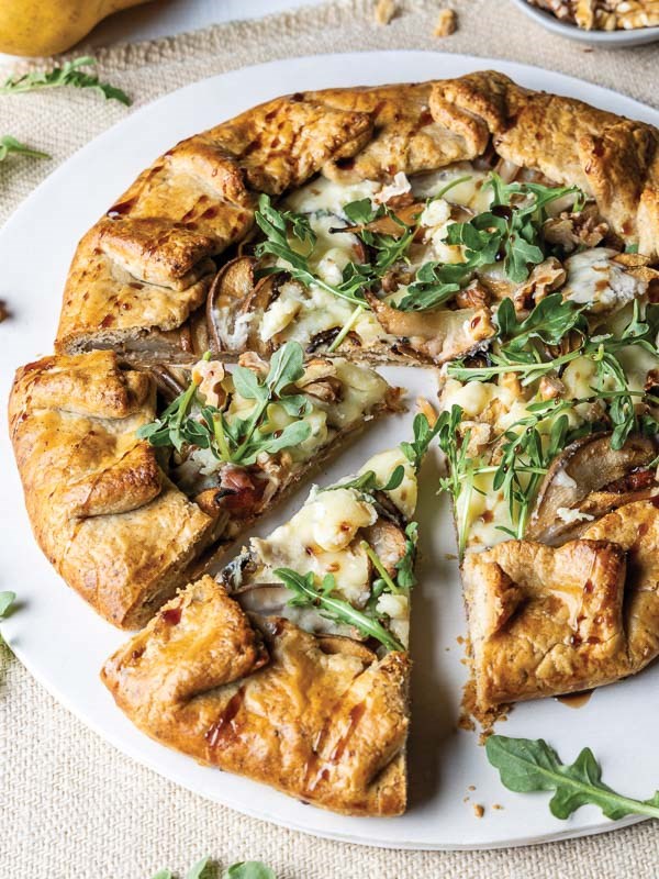 Pear-walnut crostata