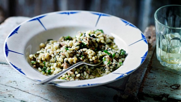 Pearl barley with spinach and pork mince (Orzotto con spinaci e macinato di maiale)