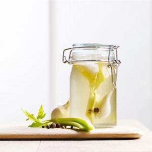 Pearl onion, celery & pickling spice vinegar