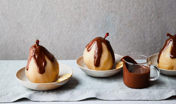 Pears filled with orange ricotta cream, with hot chocolate sauce (Pere cotte ripiene di crema di ricotta all'arancia con salsa di cioccolato)