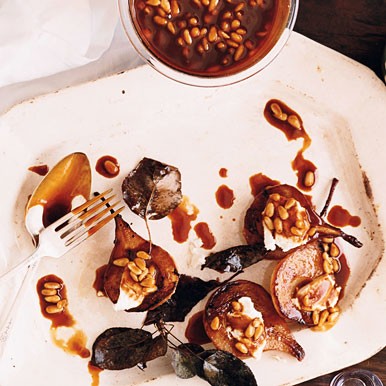 Pears in honey and pine nut caramel with artisinal cheese