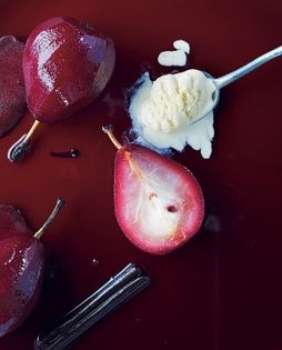 Pears poached in red wine with ginger semifreddo (Pere cotte al Cannonau con semifreddo allo zenzero)