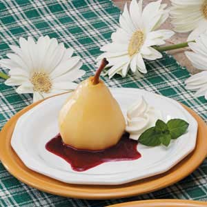 Pears with raspberry sauce 