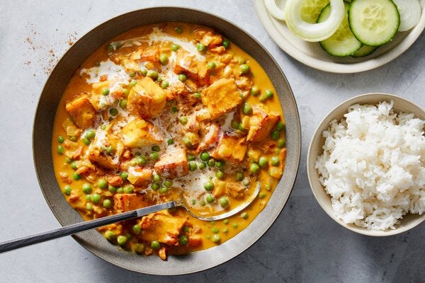 Peas and paneer in spiced tomato gravy (Mattar paneer)