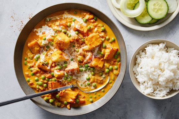 Peas and paneer in spiced tomato gravy (Mattar paneer) [Zainab Shah]