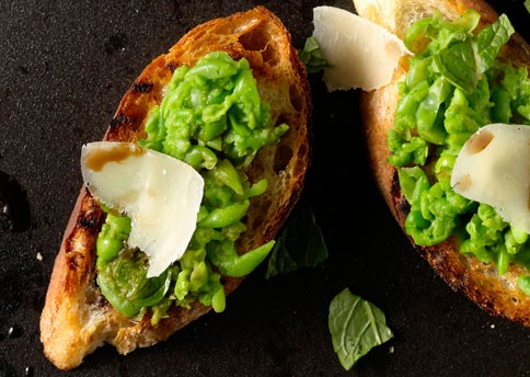 Peas, mint & Parmesan crostini