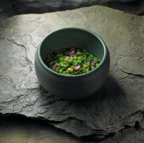 Peas, natural pea juices and grains