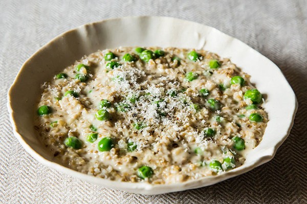 Peas porridge hot (Oat risotto with peas)