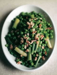 Peas with bacon and onions