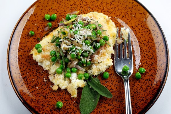 Peas with baked ricotta and bread crumbs