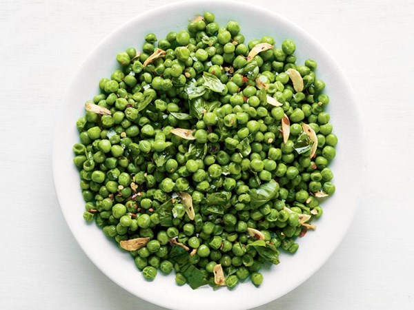 Peas with garlic oil
