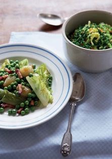 Peas with pan-fried pancetta and cos lettuce (Petits pois à la Française)