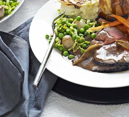 Peas with shallots and lettuce