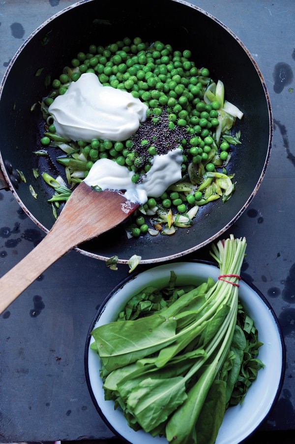 Peas with sorrel and mustard